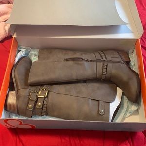 I am selling baretraps size 12-5 cost 55